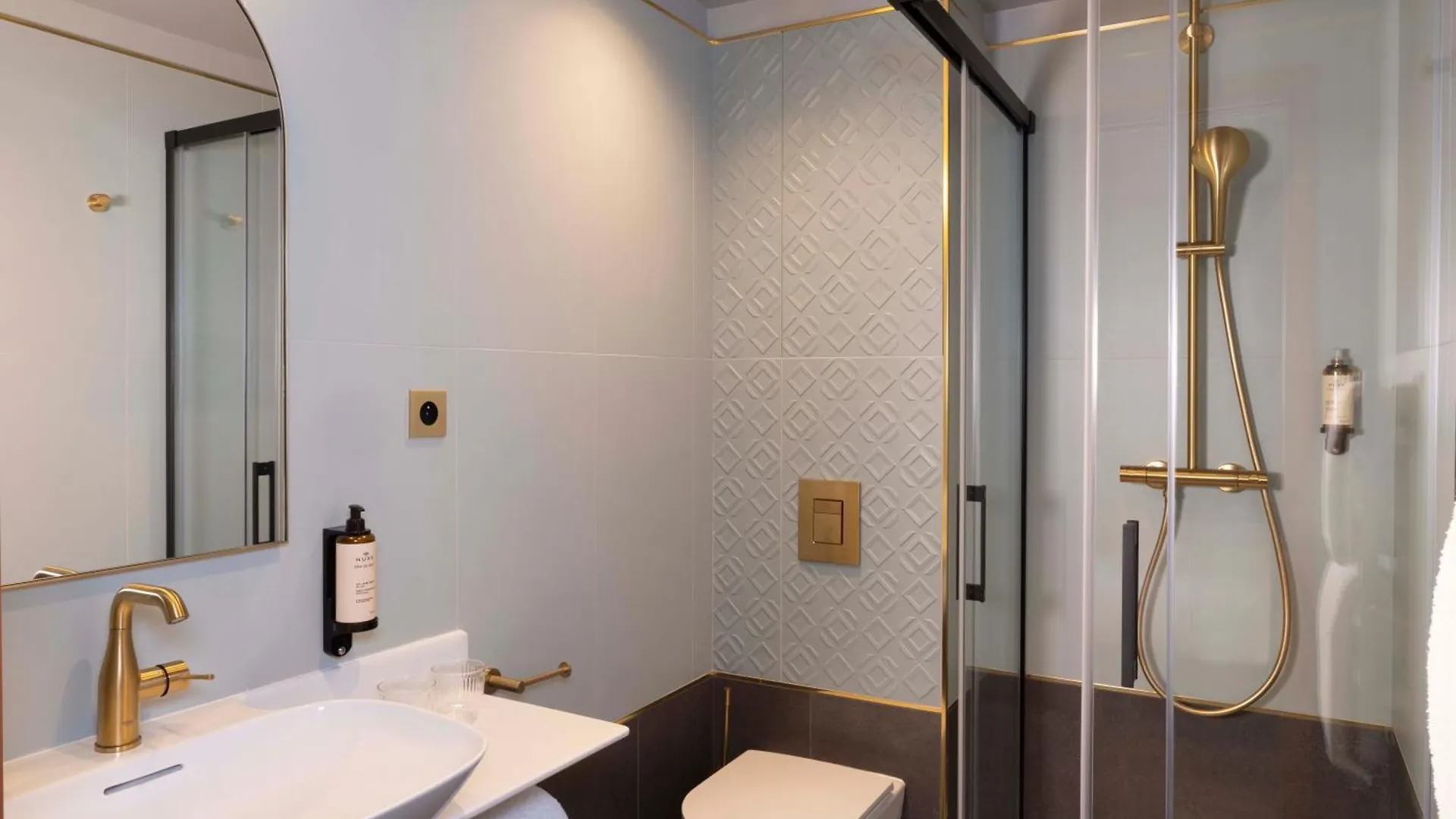 Jardin De Cluny Otel Paris